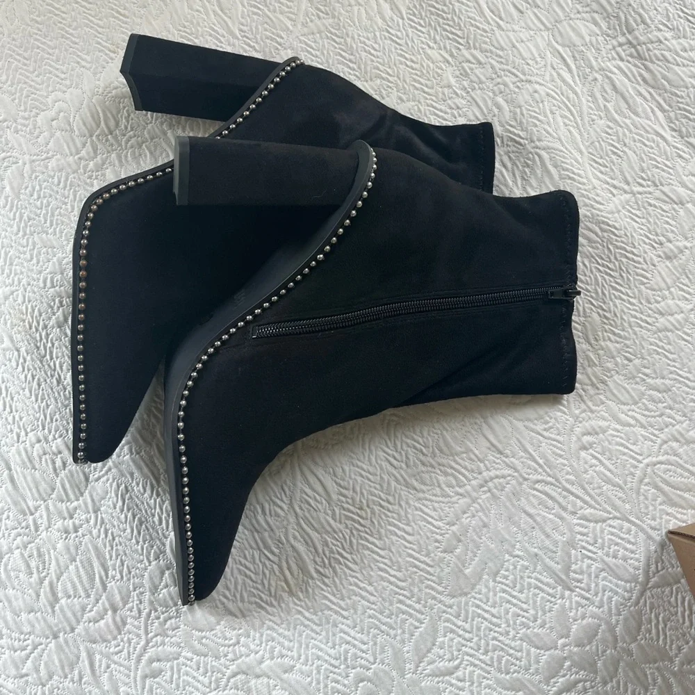 BarIII Layneef booties Size 9.5